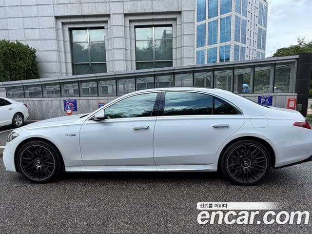Mercedes-Benz S-Class W223 4