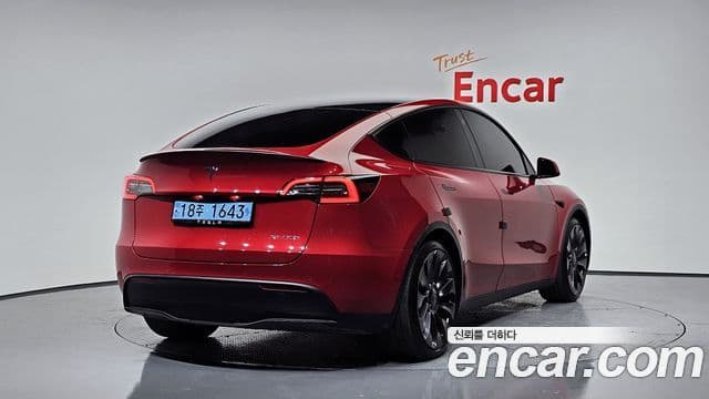 Tesla Model Y 2