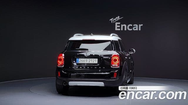 MINI Cooper D Countryman 4