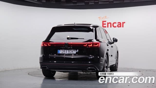 Volkswagen Touareg 3rd Gen 4