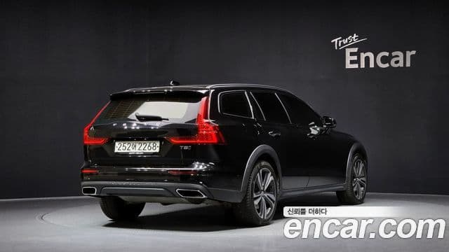 Volvo V60 Cross Country 2nd Gen 2