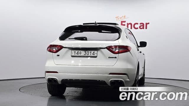 Maserati Levante 4