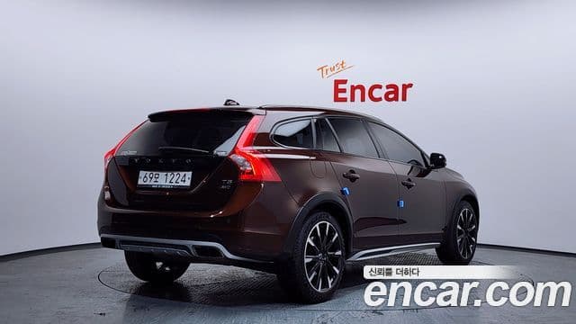 Volvo V60 Cross Country 2