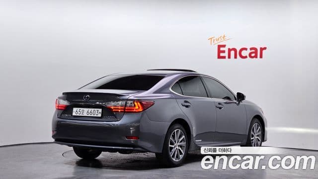 Lexus New ES300h 2