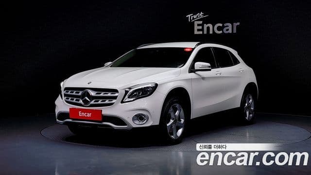 Mercedes-Benz GLA-Class X156 1