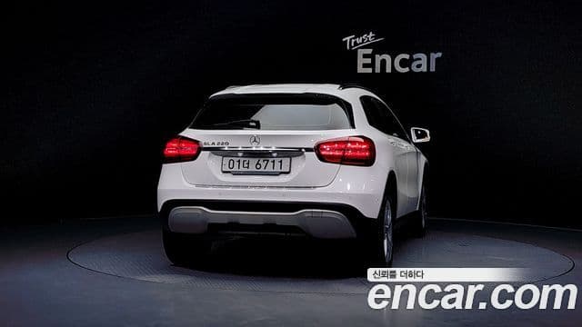 Mercedes-Benz GLA-Class X156 4