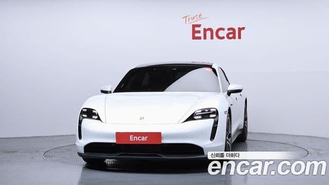 Porsche Taycan 3