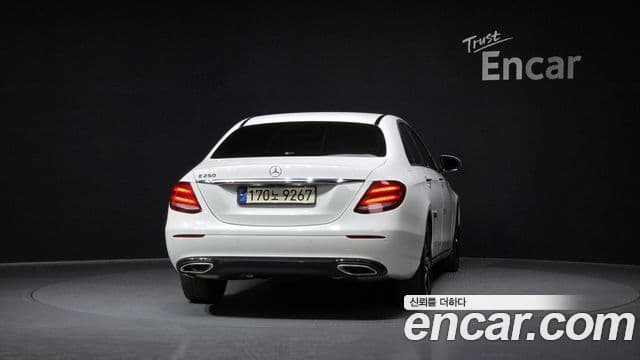 Mercedes-Benz E-Class W213 4