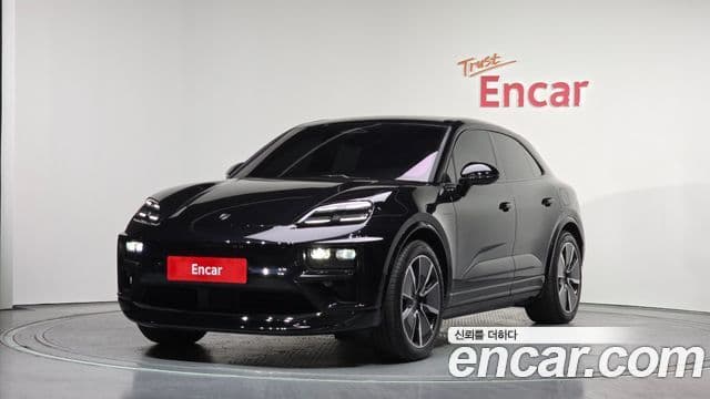 Porsche Macan EV 1