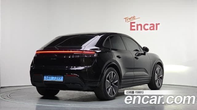 Porsche Macan EV 2