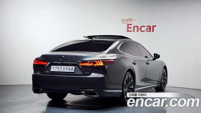 Lexus LS500 5th Gen 2