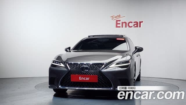 Lexus LS500 5th Gen 3
