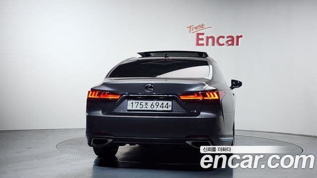 Lexus LS500 5th Gen 4