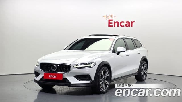 Volvo V60 Cross Country 2nd Gen 1