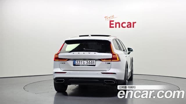 Volvo V60 Cross Country 2nd Gen 4