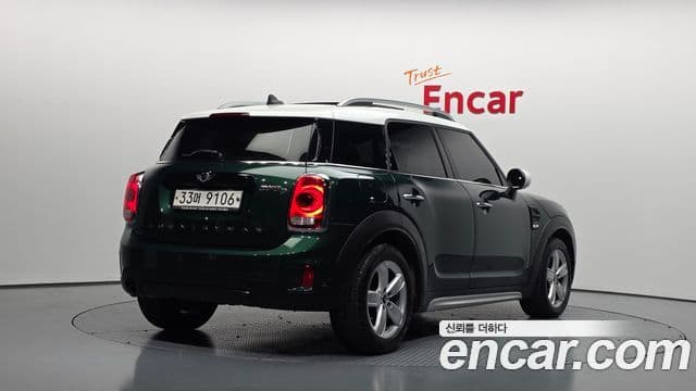 MINI Cooper D Countryman 2