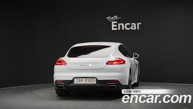 Porsche Panamera 4