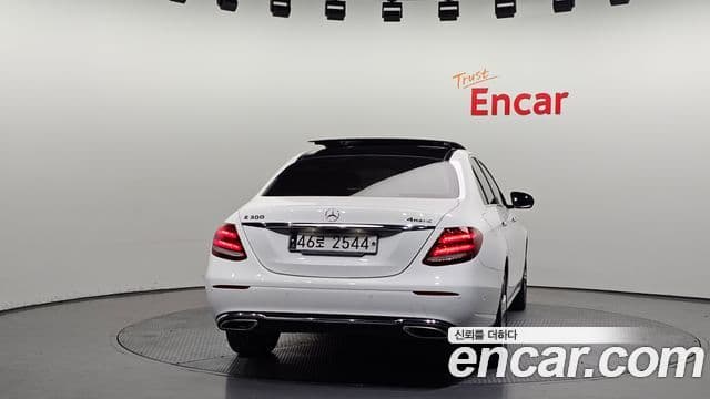 Mercedes-Benz E-Class W213 4