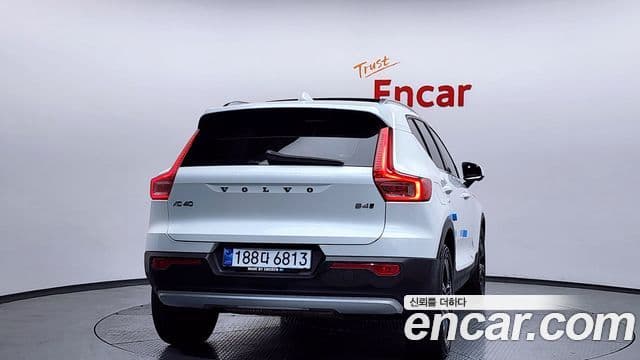 Volvo XC40 4