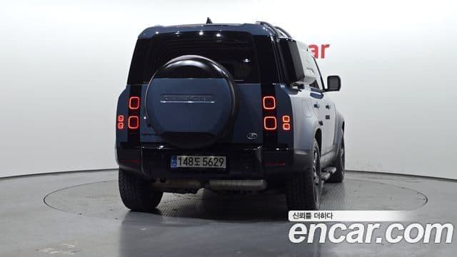 Land Rover Defender (L663) 4