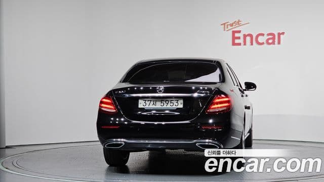 Mercedes-Benz E-Class W213 4