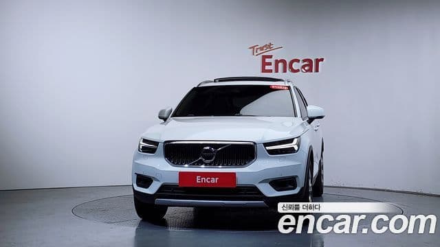 Volvo XC40 3