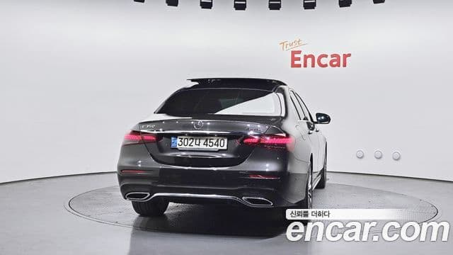 Mercedes-Benz E-Class W213 4
