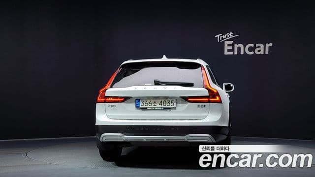 Volvo V90 Cross Country 4
