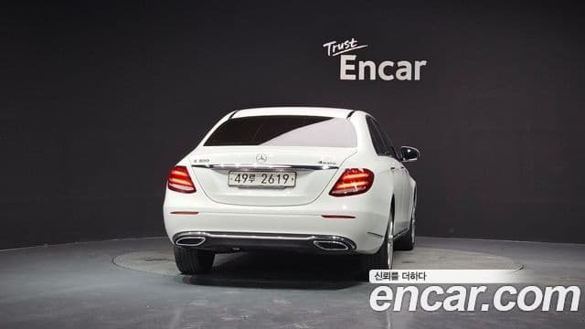 Mercedes-Benz E-Class W213 4
