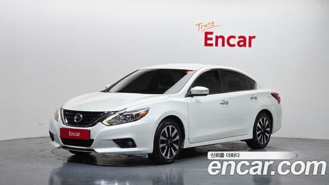 Nissan Altima 1