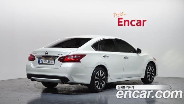 Nissan Altima 2
