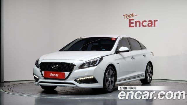 Hyundai LF Sonata Hybrid 1