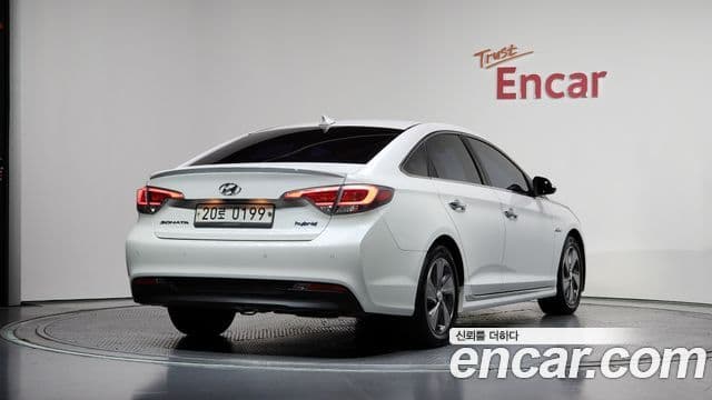 Hyundai LF Sonata Hybrid 2