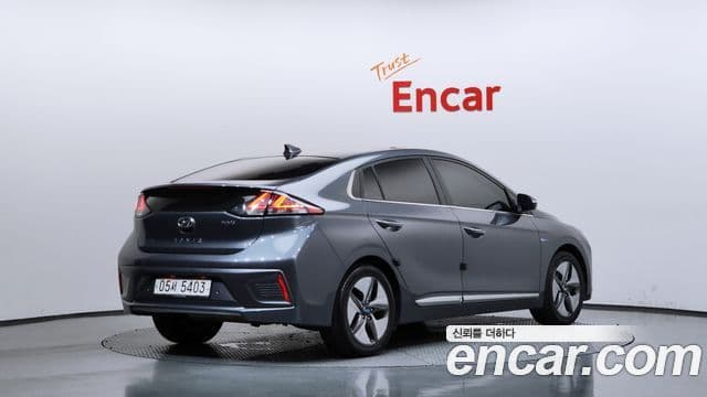 Hyundai The New Ioniq Hybrid 2
