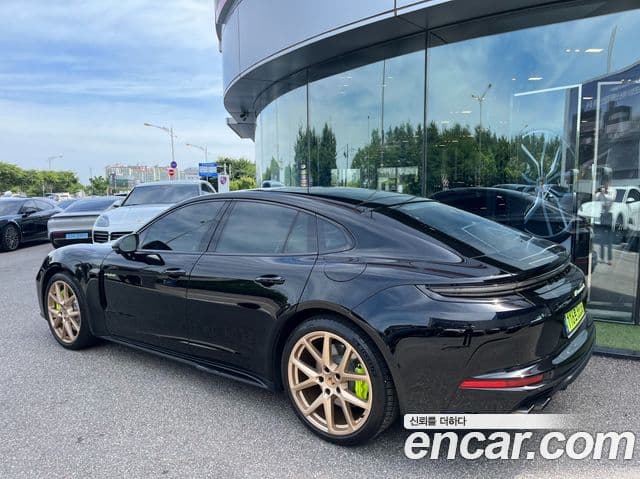 Porsche Panamera (976) 3
