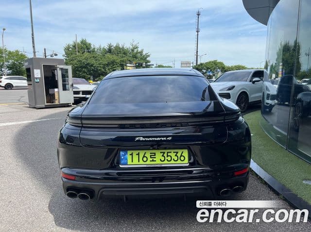Porsche Panamera (976) 4