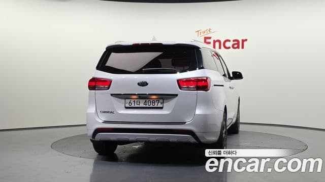 Kia All New Carnival 4