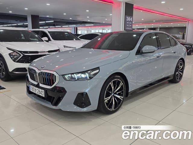 BMW 5 Series (G60)