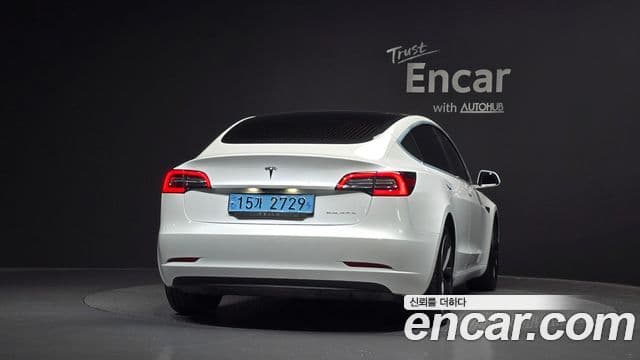 Tesla Model 3 4