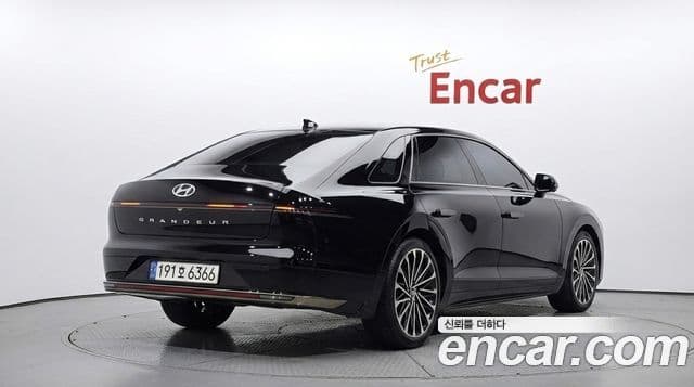 Hyundai Grandeur (GN7) 2