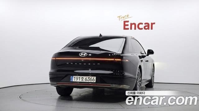 Hyundai Grandeur (GN7) 4