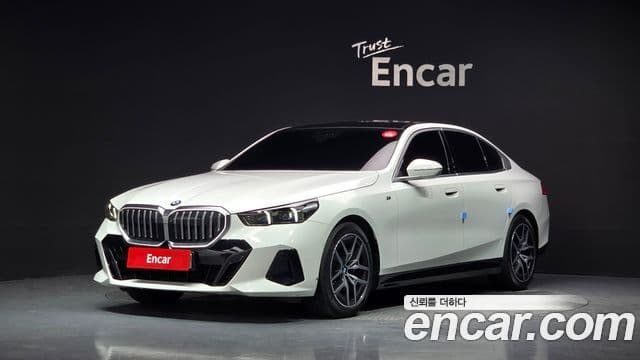 BMW 5 Series (G60)