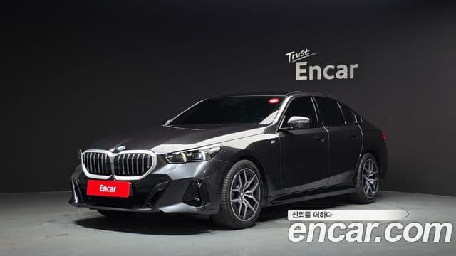 BMW 5 Series (G60)
