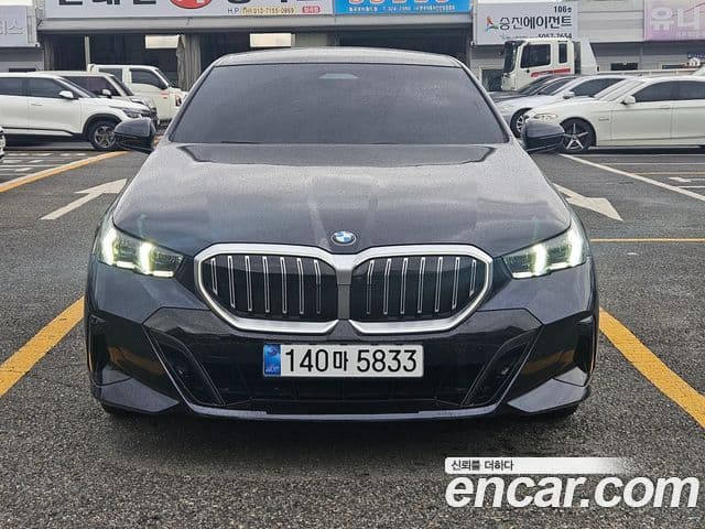 BMW 5 Series (G60)