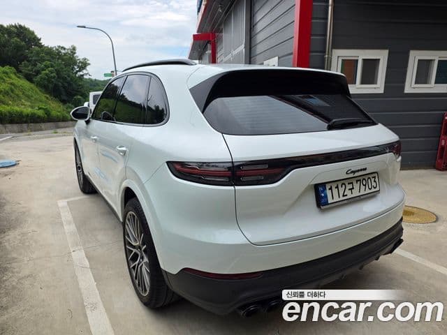 Porsche Cayenne (PO536) 2