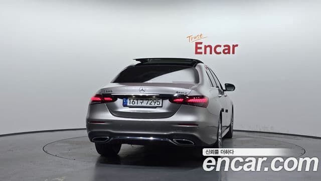 Mercedes-Benz E-Class W213 4