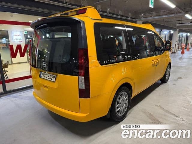 Hyundai Staria 4