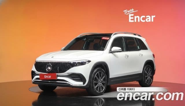 Mercedes-Benz EQB X243