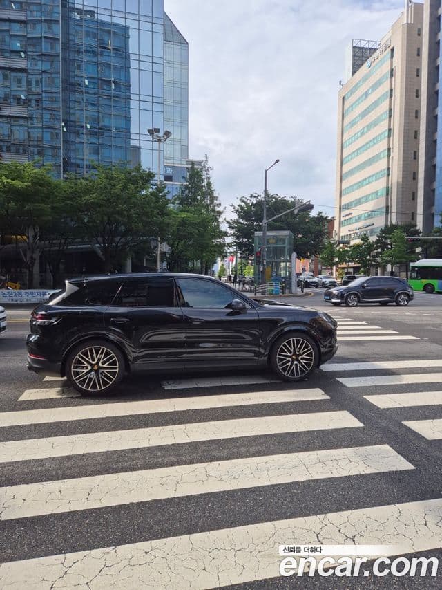 Porsche Cayenne (PO536) 4