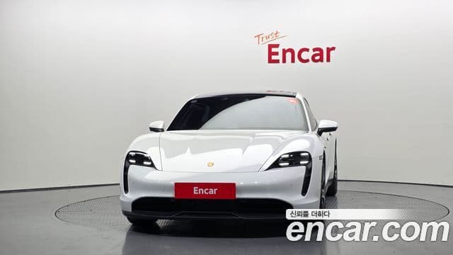 Porsche Taycan 3